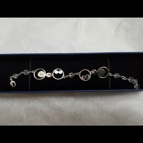 Authentic Swarovski bracelet. Almost new - Picture 4 of 6